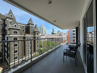 For sale 2 bed condo in Pratumnak, Pattaya