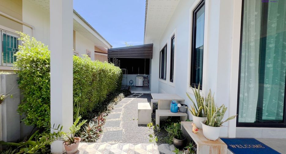 For sale 2 bedrooms house in Kanchanadit, Surat Thani