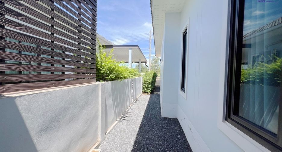 For sale 2 bedrooms house in Kanchanadit, Surat Thani