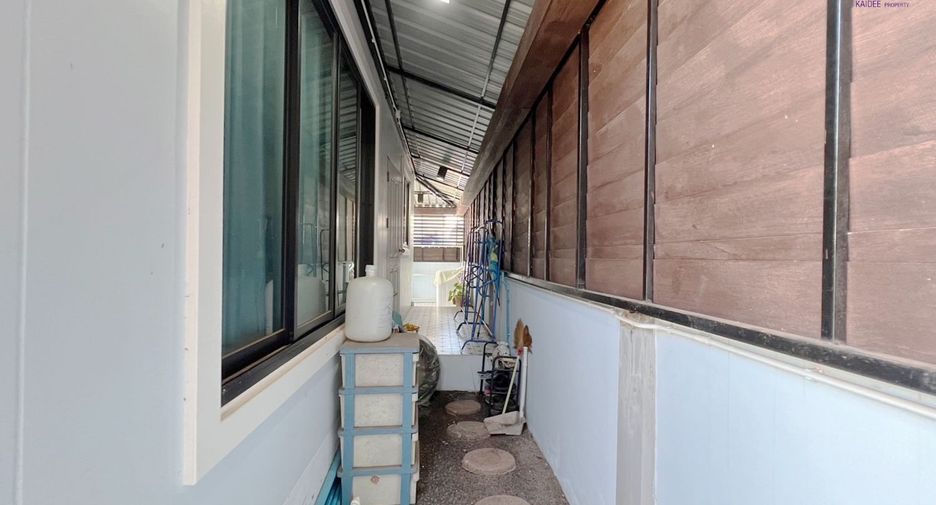 For sale 2 bedrooms house in Kanchanadit, Surat Thani