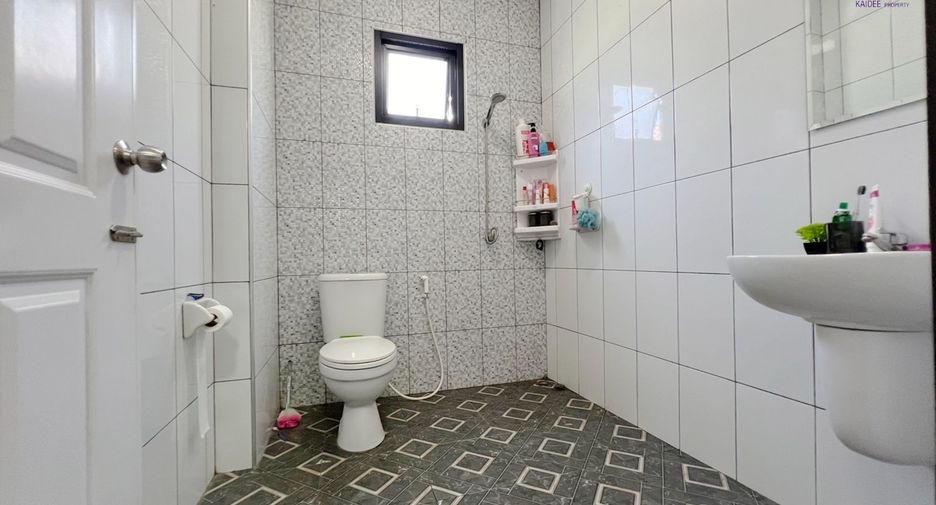 For sale 2 bedrooms house in Kanchanadit, Surat Thani