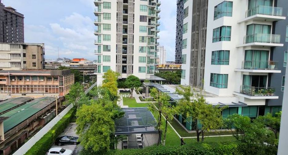 For rent 2 ベッドルーム condo in Phra Khanong, Bangkok