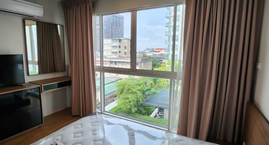 For rent 2 ベッドルーム condo in Phra Khanong, Bangkok