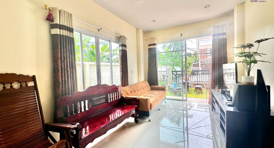 For sale 3 bedrooms townhouse in Mueang Surat Thani, Surat Thani