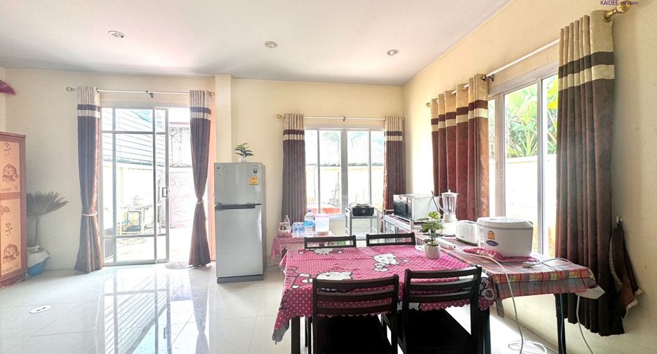 For sale 3 bedrooms townhouse in Mueang Surat Thani, Surat Thani