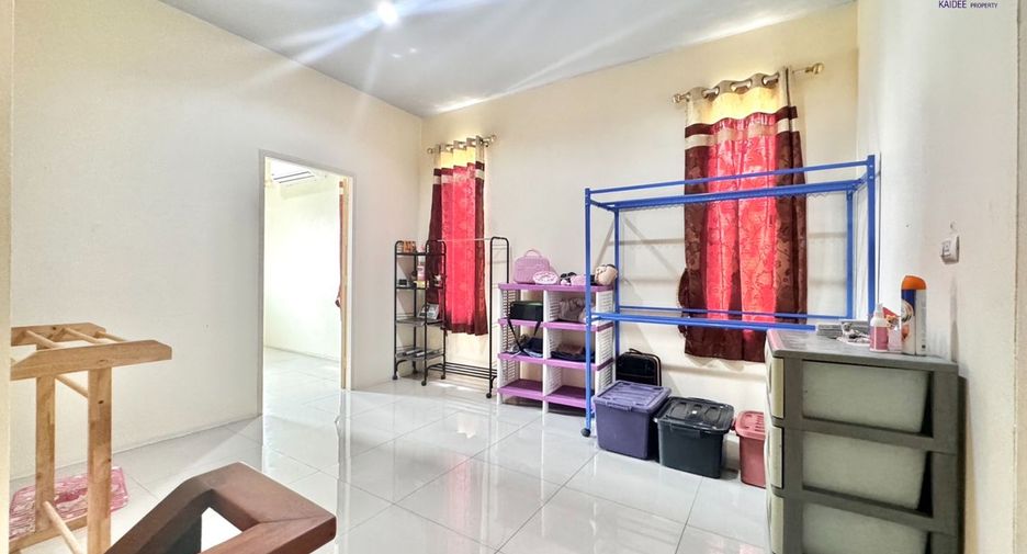 For sale 3 bedrooms townhouse in Mueang Surat Thani, Surat Thani