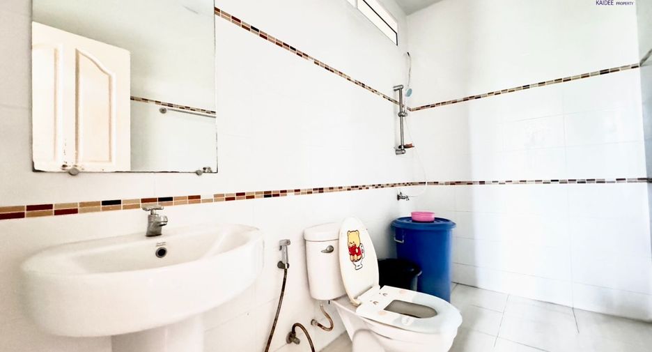 For sale 3 bedrooms townhouse in Mueang Surat Thani, Surat Thani