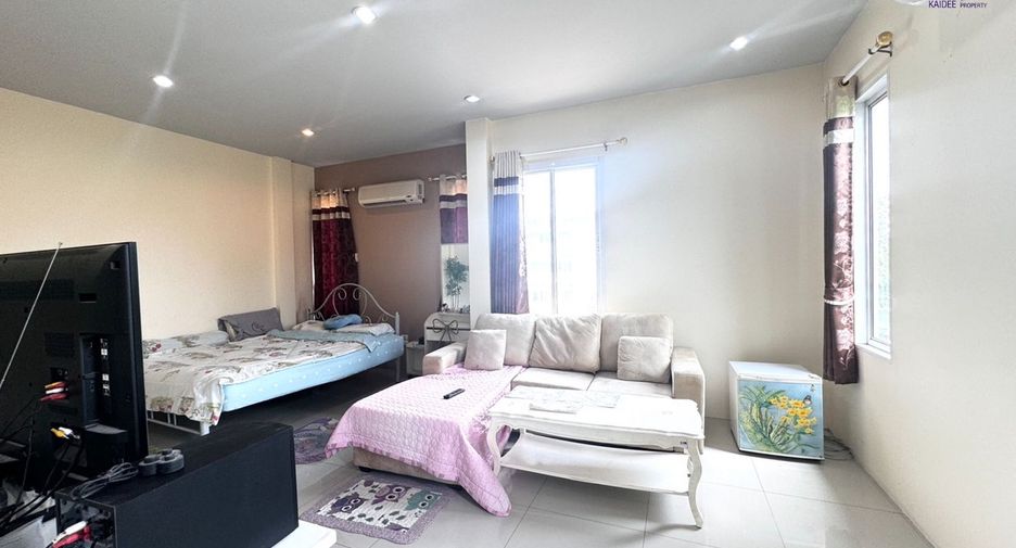 For sale 3 bedrooms townhouse in Mueang Surat Thani, Surat Thani