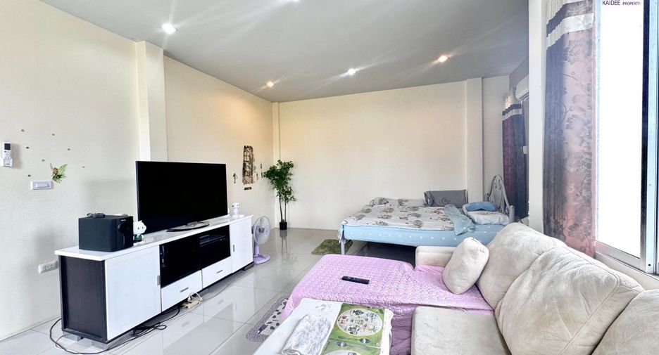 For sale 3 bedrooms townhouse in Mueang Surat Thani, Surat Thani