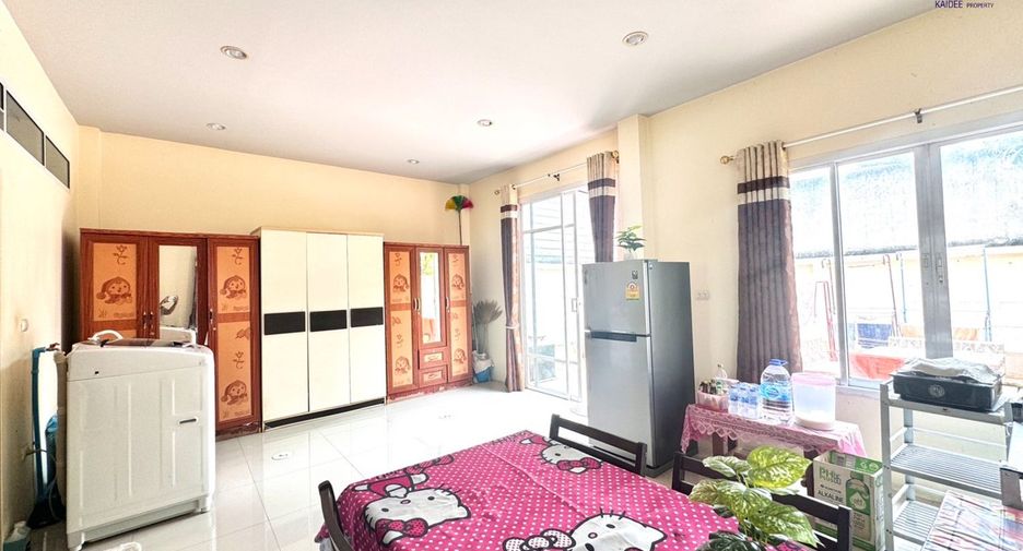 For sale 3 bedrooms townhouse in Mueang Surat Thani, Surat Thani