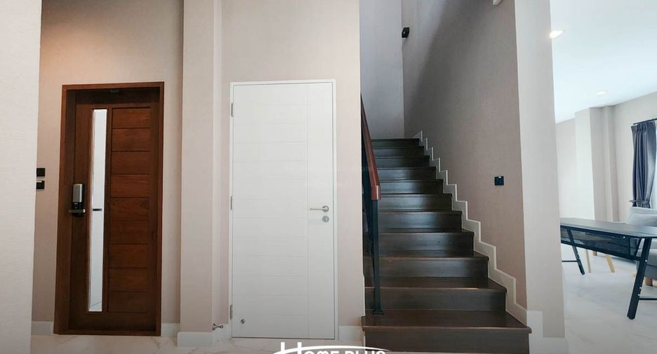 For sale 4 bedrooms house in Chatuchak, Bangkok