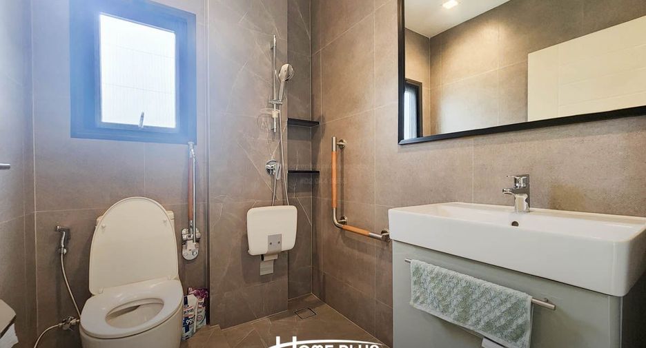 For sale 4 bedrooms house in Chatuchak, Bangkok
