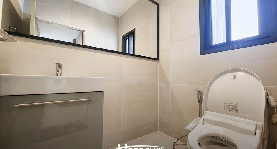 For sale 4 bedrooms house in Chatuchak, Bangkok