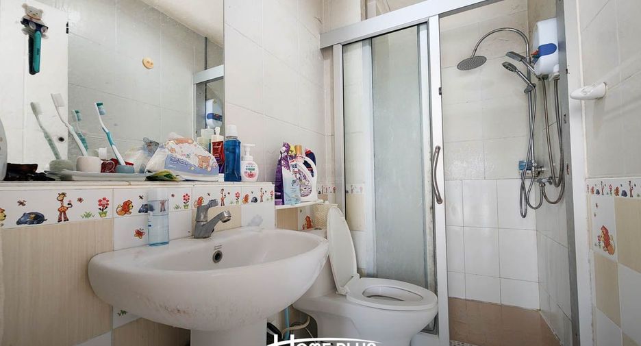 For sale 4 bedrooms townhouse in Yan Nawa, Bangkok