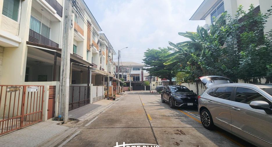 For sale 4 bedrooms townhouse in Yan Nawa, Bangkok