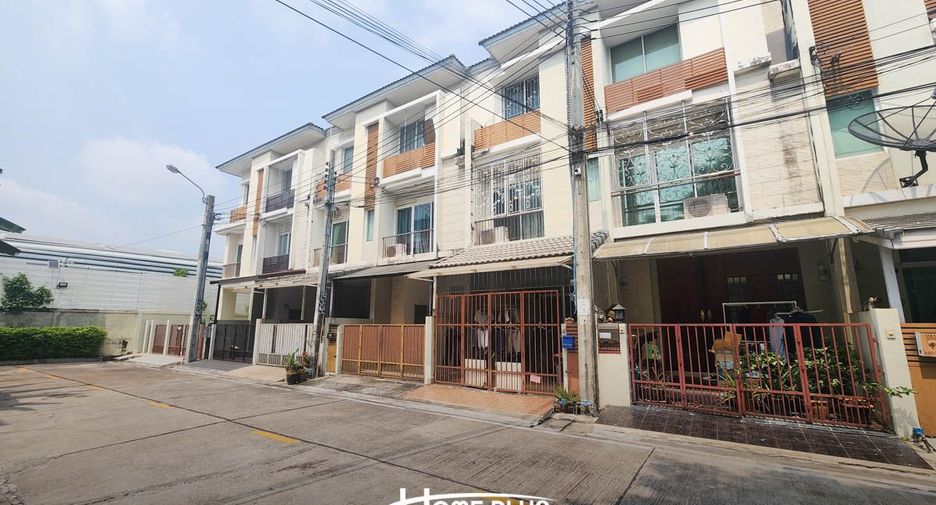 For sale 4 bedrooms townhouse in Yan Nawa, Bangkok