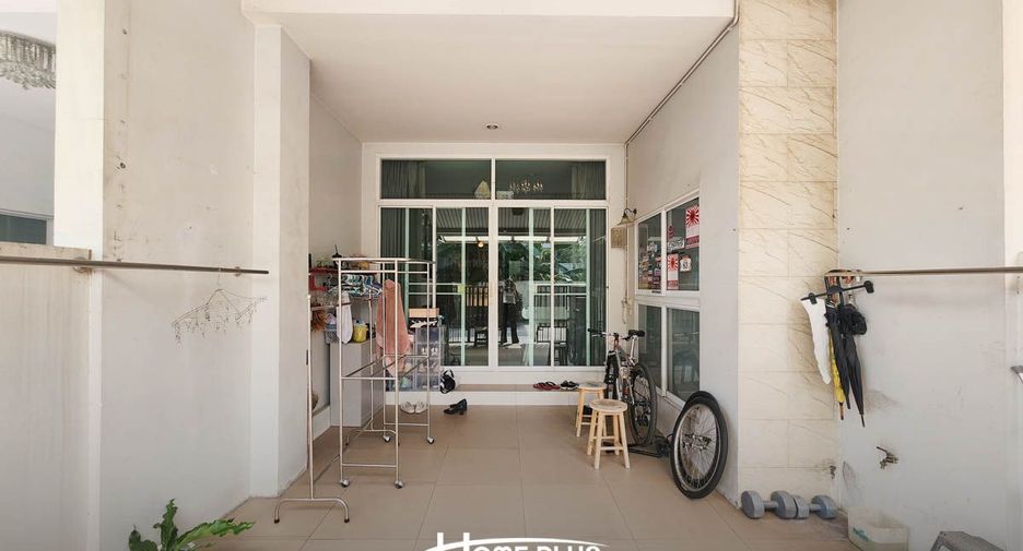 For sale 4 bedrooms townhouse in Yan Nawa, Bangkok
