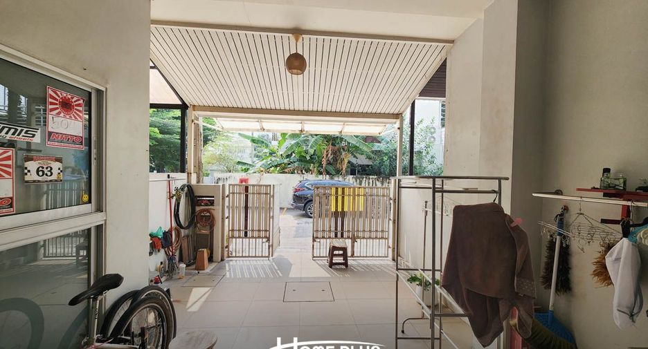 For sale 4 bedrooms townhouse in Yan Nawa, Bangkok