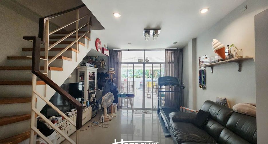 For sale 4 bedrooms townhouse in Yan Nawa, Bangkok