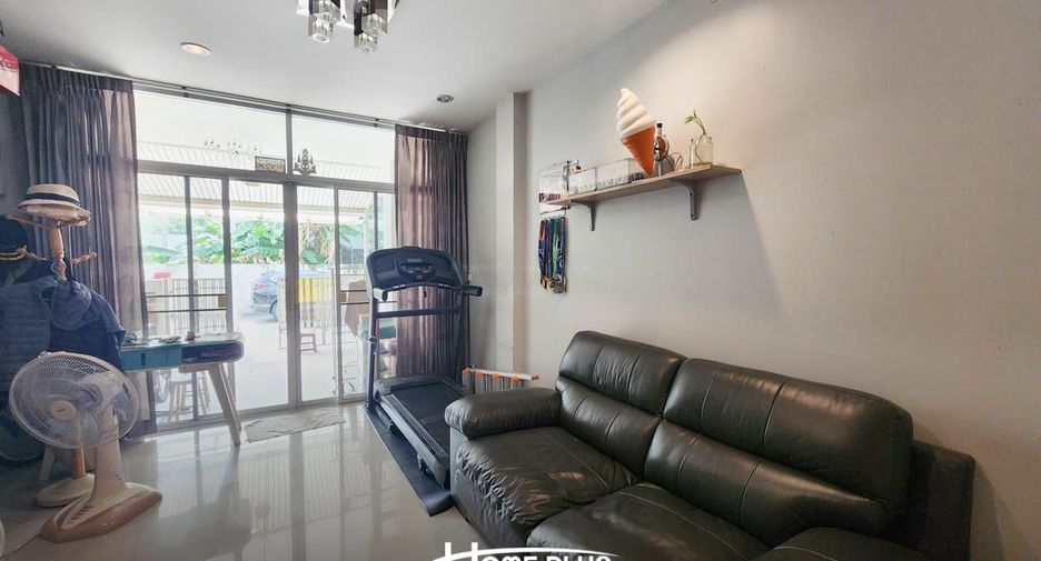 For sale 4 bedrooms townhouse in Yan Nawa, Bangkok