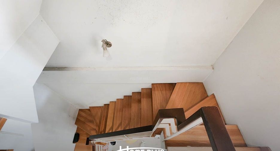 For sale 4 bedrooms townhouse in Yan Nawa, Bangkok