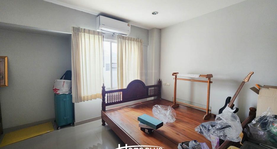 For sale 4 bedrooms townhouse in Yan Nawa, Bangkok