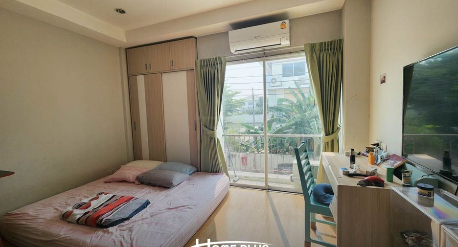 For sale 4 bedrooms townhouse in Yan Nawa, Bangkok