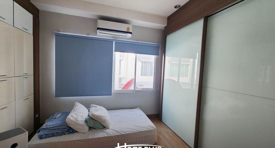 For sale 4 bedrooms townhouse in Yan Nawa, Bangkok