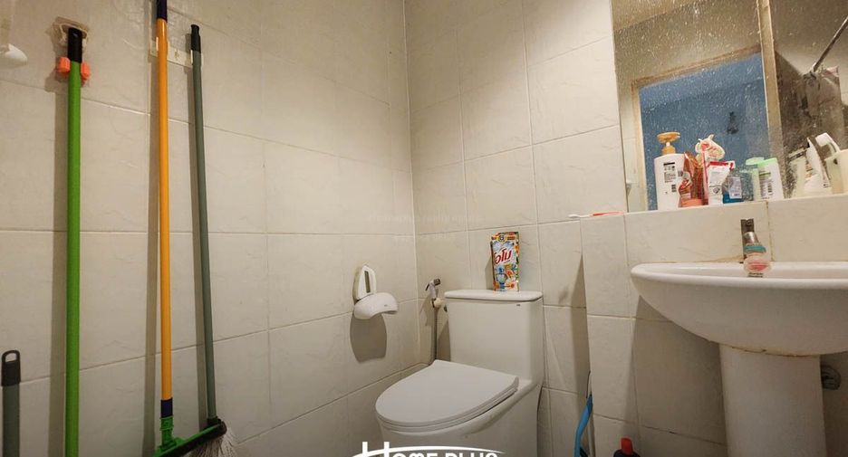 For sale 4 bedrooms townhouse in Yan Nawa, Bangkok