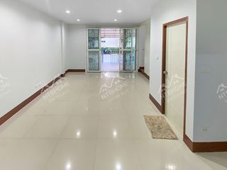 For sale 3 bed townhouse in Mueang Nonthaburi, Nonthaburi