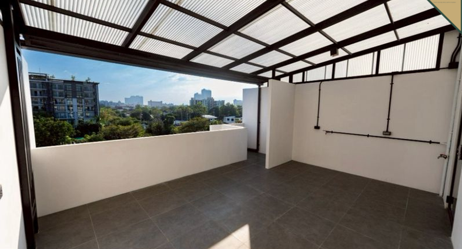 Oficina en alquiler y en venta de 5 habitaciones en Mueang Samut Prakan, Samut Prakan