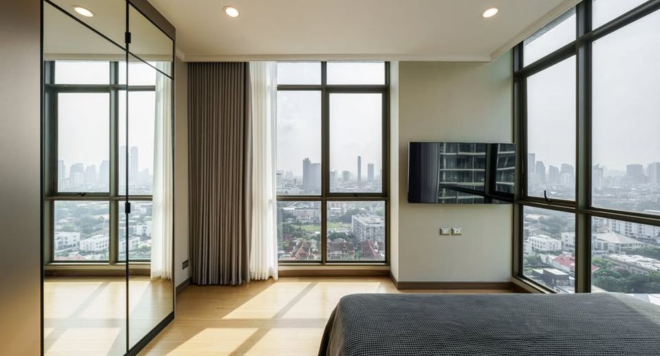 For rent 2 bedrooms condo in Watthana, Bangkok