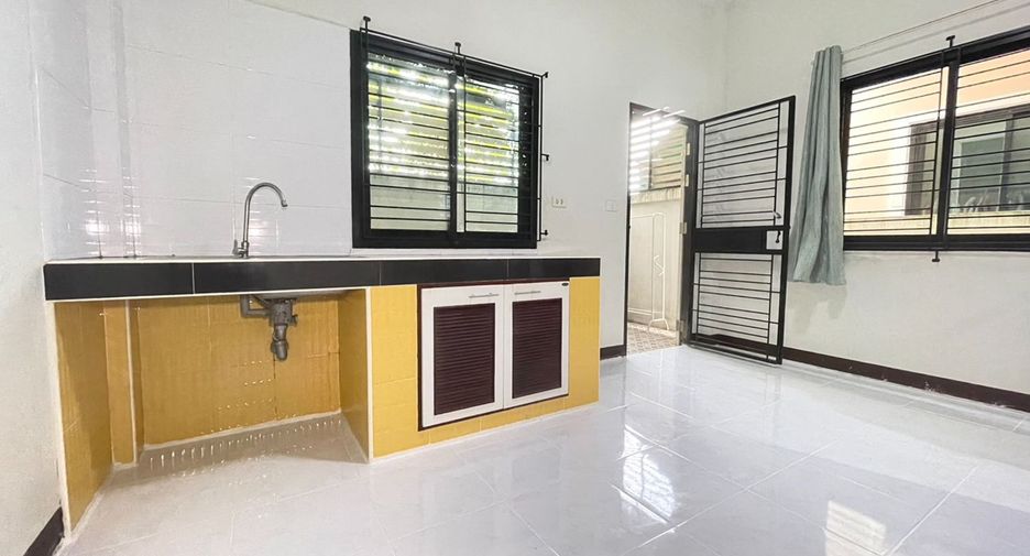 For sale 2 bedrooms house in Mueang Surat Thani, Surat Thani