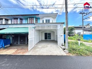 For sale 2 bed townhouse in Mueang Surat Thani, Surat Thani