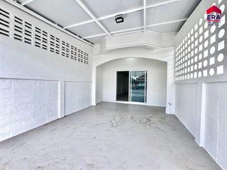 For sale 2 bed townhouse in Mueang Surat Thani, Surat Thani