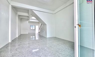 For sale 2 bedrooms townhouse in Mueang Surat Thani, Surat Thani