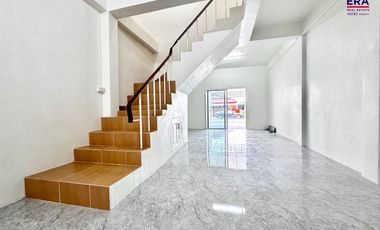 For sale 2 bedrooms townhouse in Mueang Surat Thani, Surat Thani