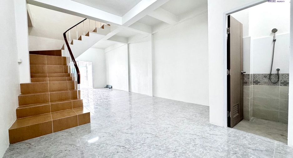 For sale 2 bedrooms townhouse in Mueang Surat Thani, Surat Thani