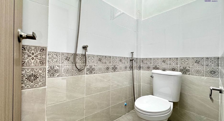 For sale 2 bedrooms townhouse in Mueang Surat Thani, Surat Thani