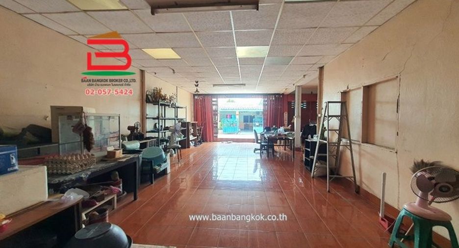 For sale 4 bedrooms townhouse in Don Mueang, Bangkok