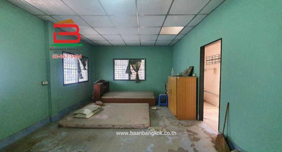 For sale 4 bedrooms townhouse in Don Mueang, Bangkok