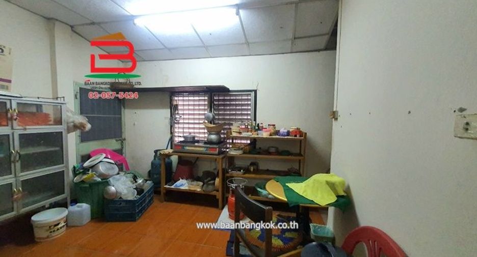 For sale 4 bedrooms townhouse in Don Mueang, Bangkok