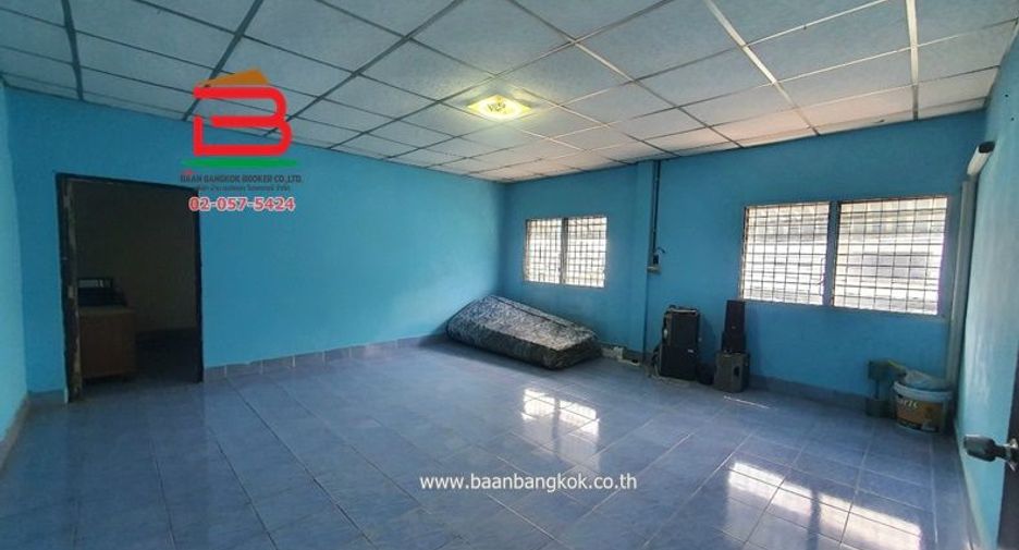 For sale 4 bedrooms townhouse in Don Mueang, Bangkok