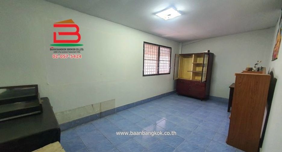For sale 4 bedrooms townhouse in Don Mueang, Bangkok