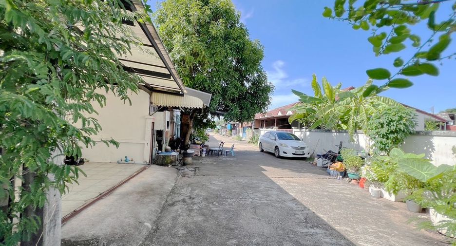 For sale 1 bed townhouse in Mueang Surat Thani, Surat Thani
