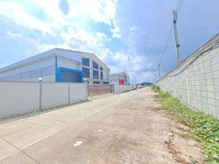 For sale 4 bed warehouse in Krathum Baen, Samut Sakhon