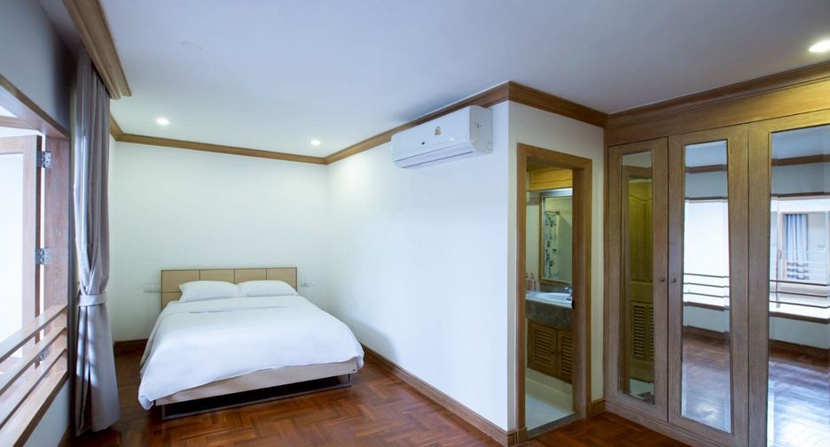 For rent 4 bedrooms condo in Watthana, Bangkok