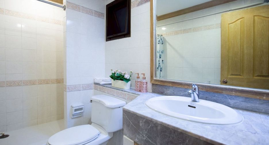 For rent 4 bedrooms condo in Watthana, Bangkok