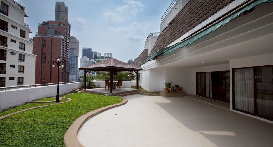 For rent 4 bedrooms condo in Watthana, Bangkok