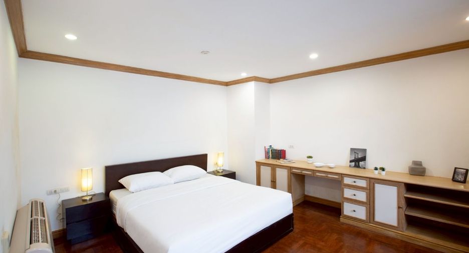 For rent 4 bedrooms condo in Watthana, Bangkok